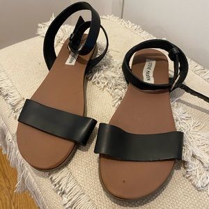 Steve Madden black sandals